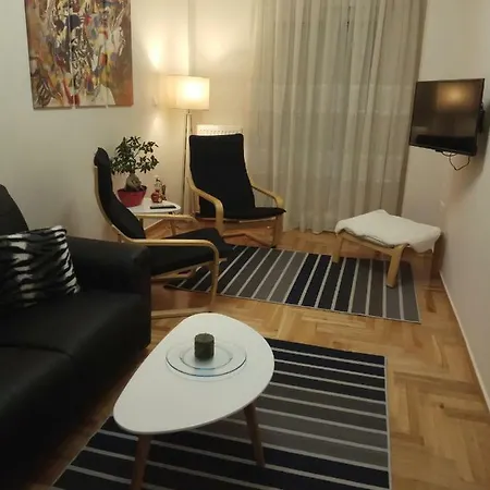 Daire New Stylish And Cozy House Near Metro Station *