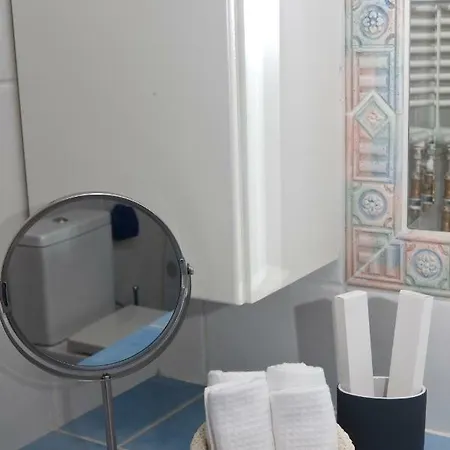 New Stylish And Cozy House Near Metro Station Selanik