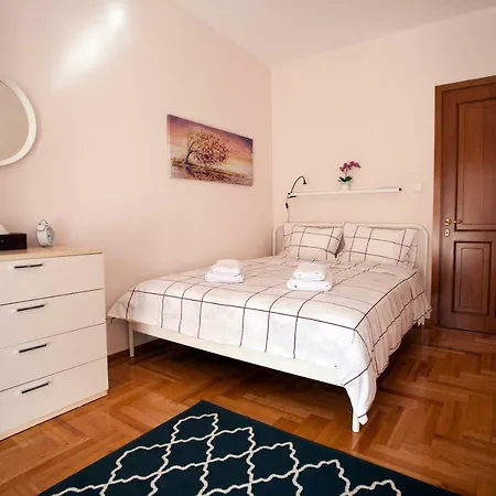 Daire New Stylish And Cozy House Near Metro Station